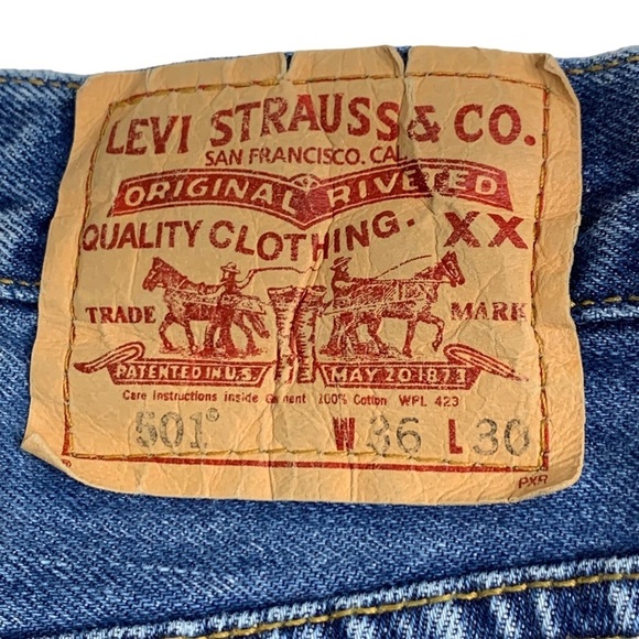 Men’s 501 Button Fly Levi’s Medium Wash Size 36”X30” EXCELLENT Condition - Picture 4 of 7
